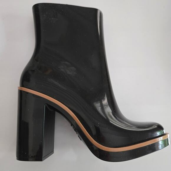 Melissa Classic Chunky Heel Waterproof Rain Boot in Black & Tan, US 8, EU 39 - Picture 3 of 10